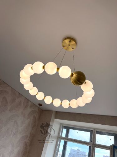 Chandelier in gold-B
